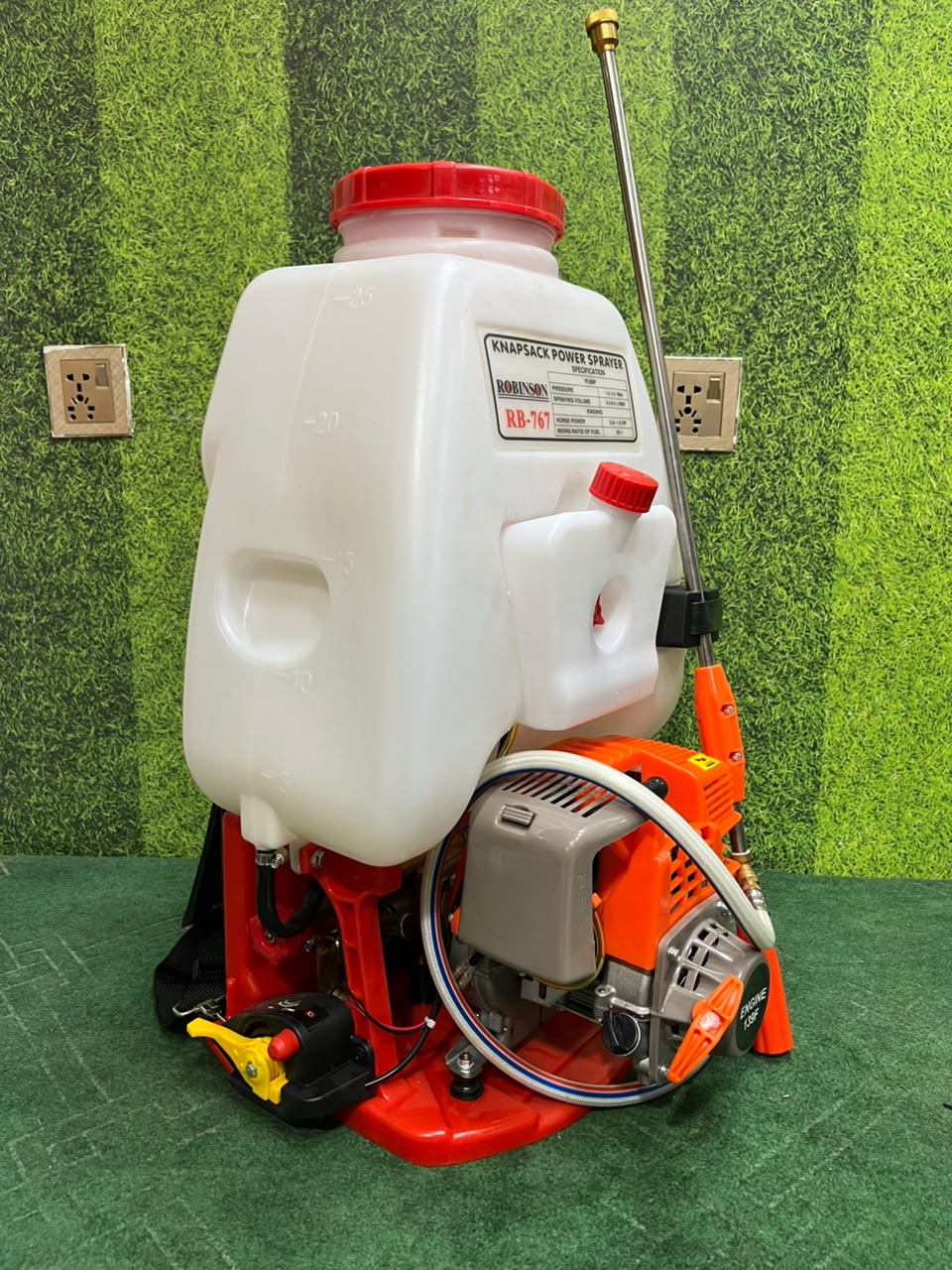 Robinson Power Sprayer RP-767 or Back Pack Power Sprayer 25 LTR